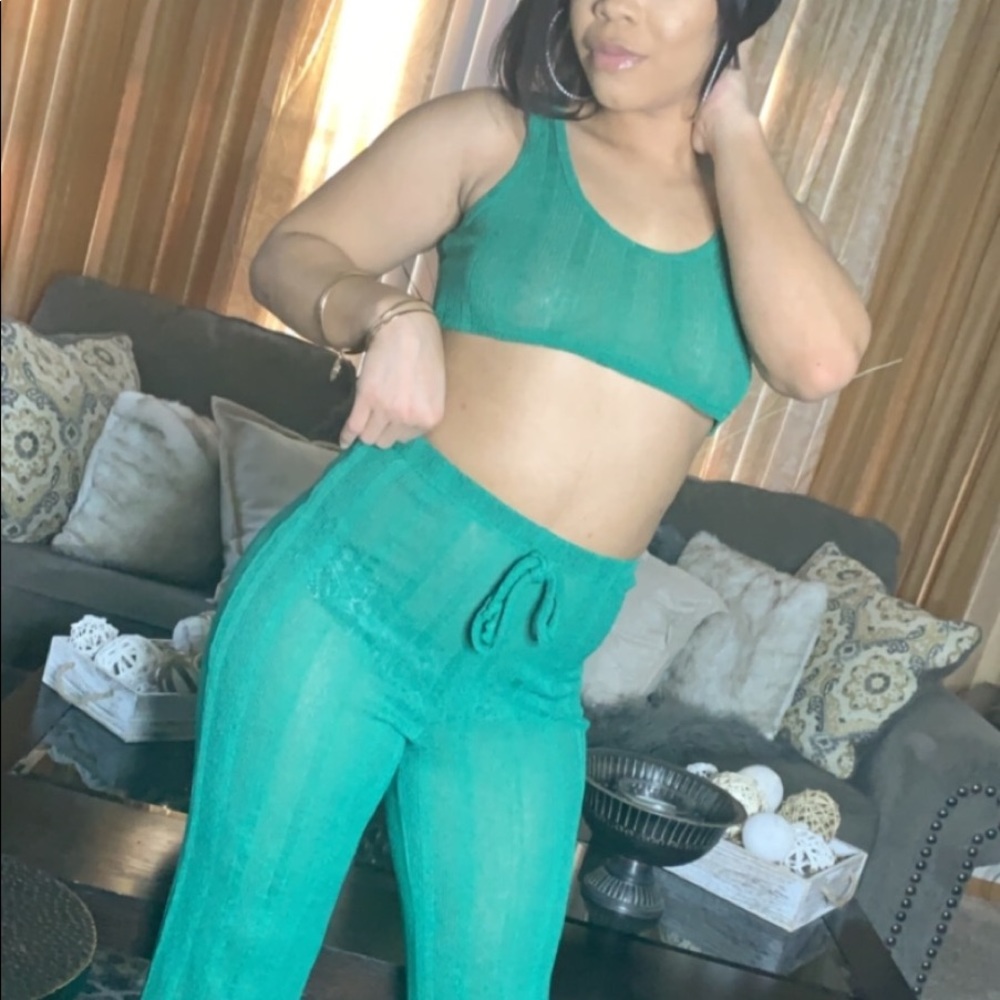 2 Piece Set - Picture 2 of 3